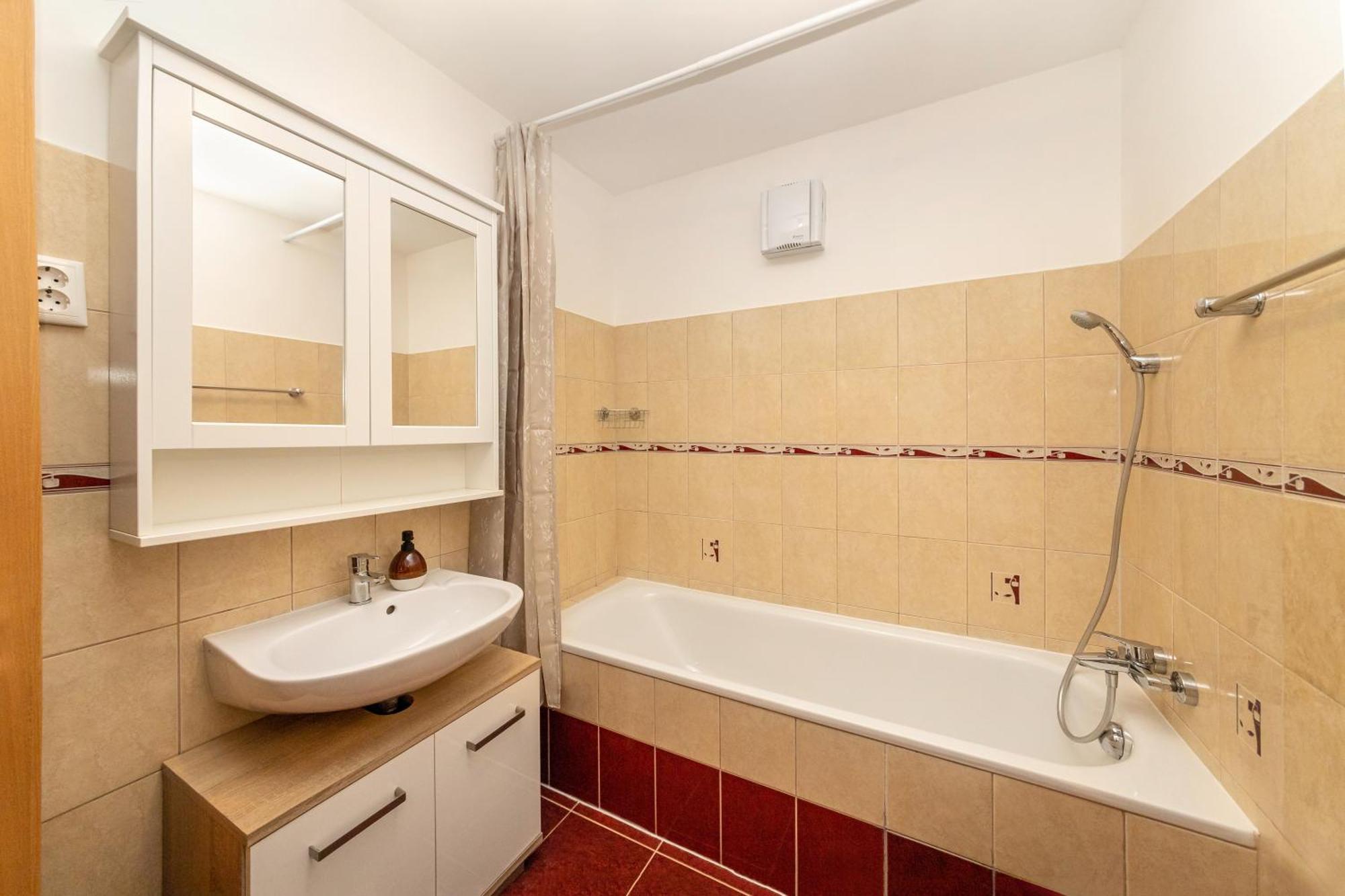 Center Budget Apartment Inside Free Parking Self Check-In Free Streaming Ac Balcony Budapest Extérieur photo